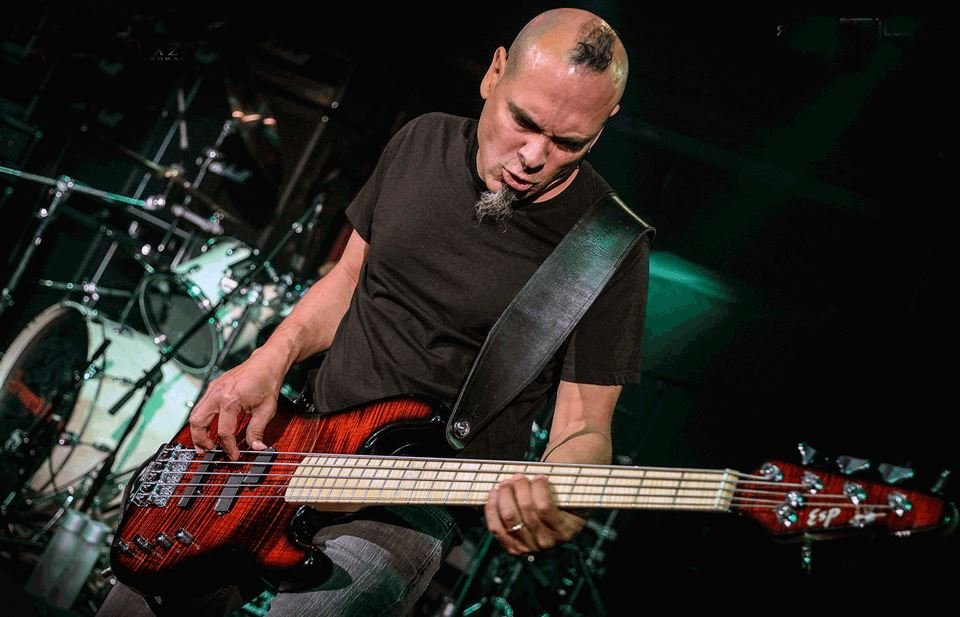 Joey Vera: Em live, baixista relembra trajetória e fala sobre a turnê com o Mercyful Fate