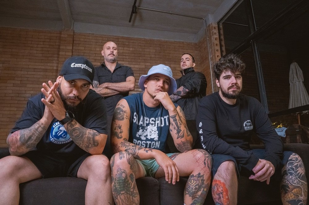 Last Warning traz sua marca de crossover no novo single “Cold Hands”